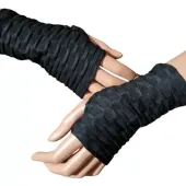 czarne gufrowane mitenki