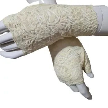 żółte mitenki z palcem