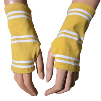 mitenki z musztardowej dzianiny