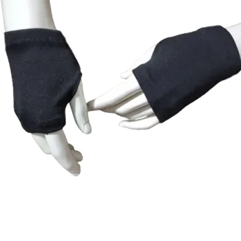 czarne krótkie mitenki gotyckie