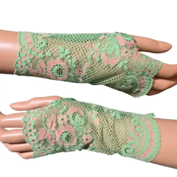 seledynowe mitenki z koronki