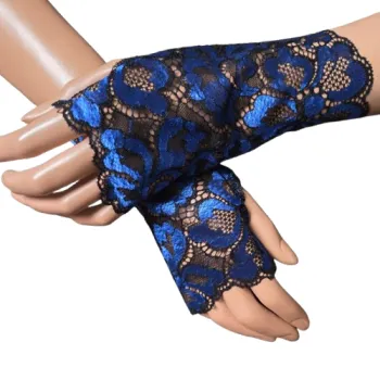 mitenki na kciuk z czarnej koronki w niebieskie kwiaty