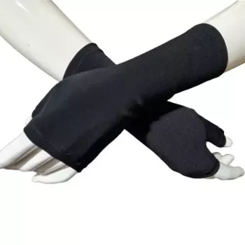 czarne mitenki z palcem