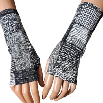 gotyckie mitenki na kciuk