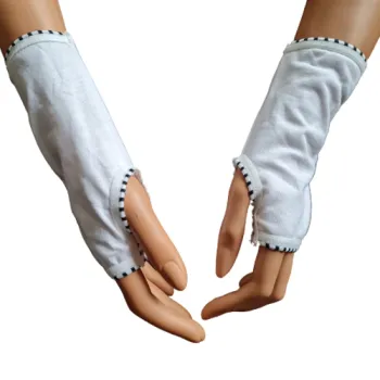 białe mitenki z bawełny