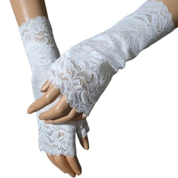 białe koronkowe mitenki z jednym palcem