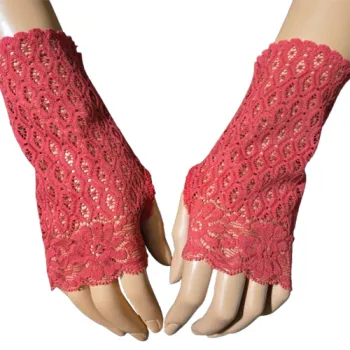 malinowe mitenki z koronki