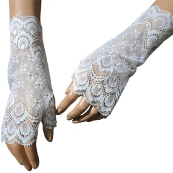 białe ślubne mitenki z palcem