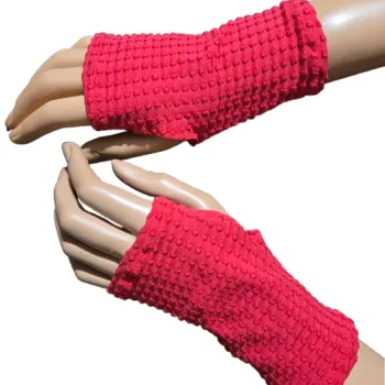 czerwone gufrowane mitenki na kciuk