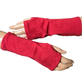 mitenki z czerwonej dzianiny