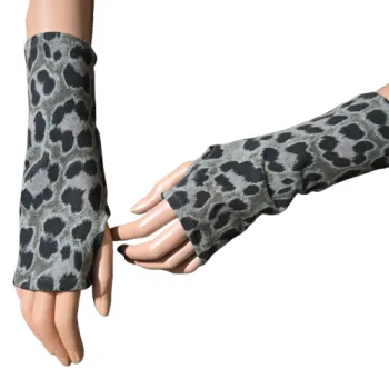 zielone mitenki na kciuk w panterkę