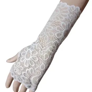 białe mitenki koronkowe