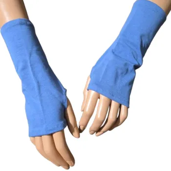 niebieskie mitenki na kciuk