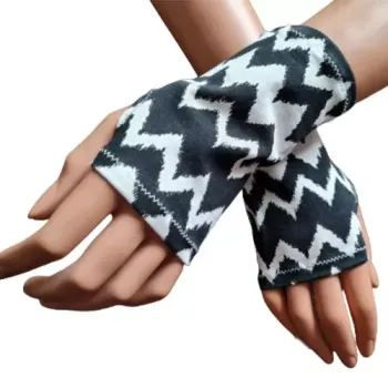 biało czarne mitenki