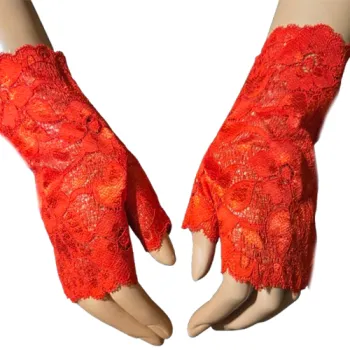 czerwone mitenki z palcem koronka