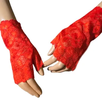 mitenki z palcem z czerwonej koronki