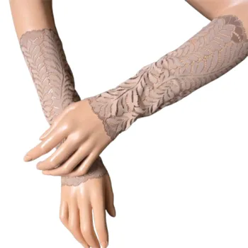 rękawki z brązowej koronki